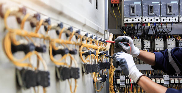 Professional Electrician technician working in Bithlo, FL